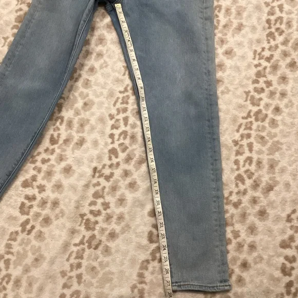 Levi’s Wedgie Fit Light Wash Denim Jeans, Size 26 - Picture 10 of 14